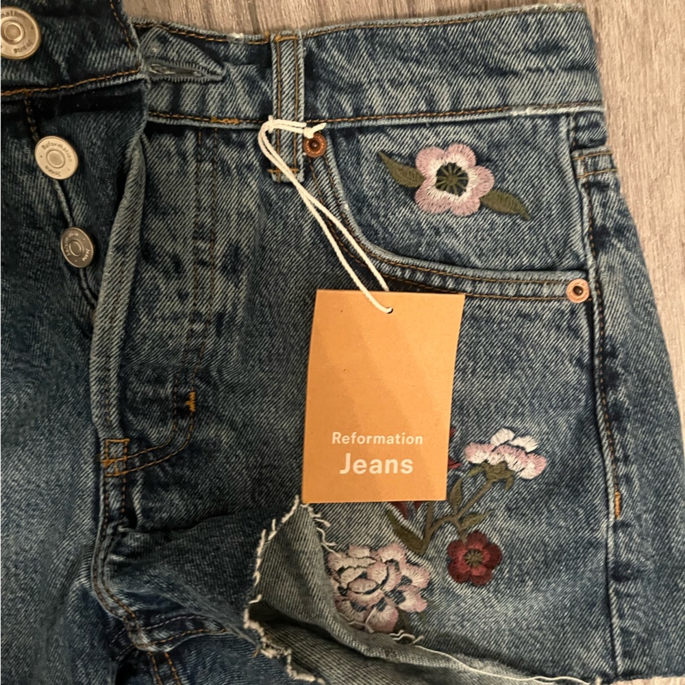 Reformation Cynthia High-Rise Embroidered Shorts size 23 - Picture 9 of 11
